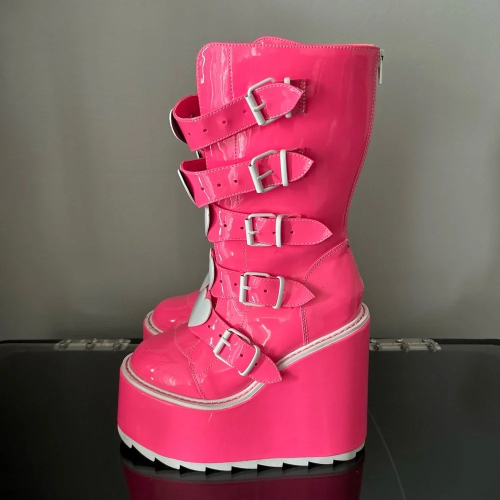 YRU Boots Womens 7 Pink Patent Leather Platform‎ Y2K Kawaii Statement Dune Heart